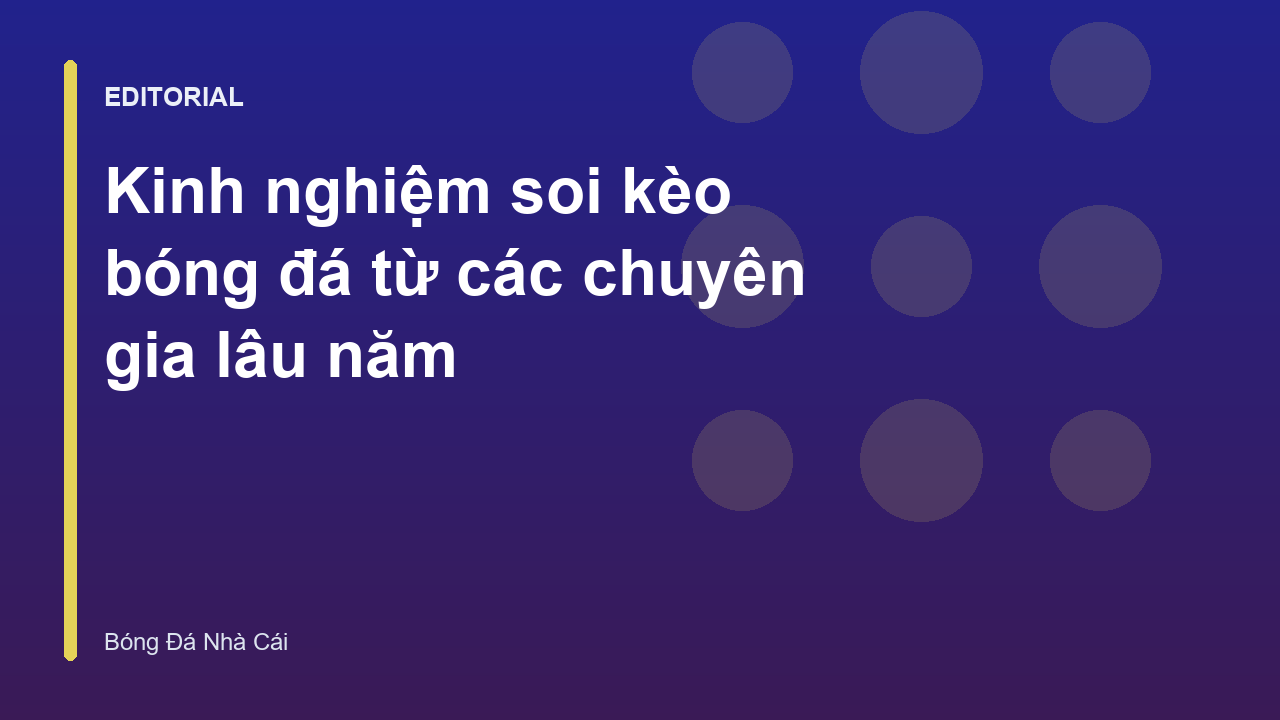 Chuyên gia đang phân tích dữ liệu soi kèo bóng đá